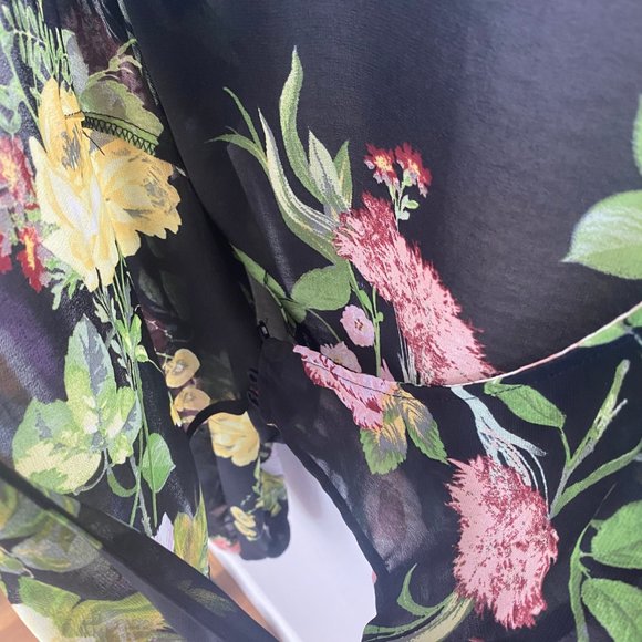 Forever 21 Floral Cropped Blouse - Picture 3 of 9